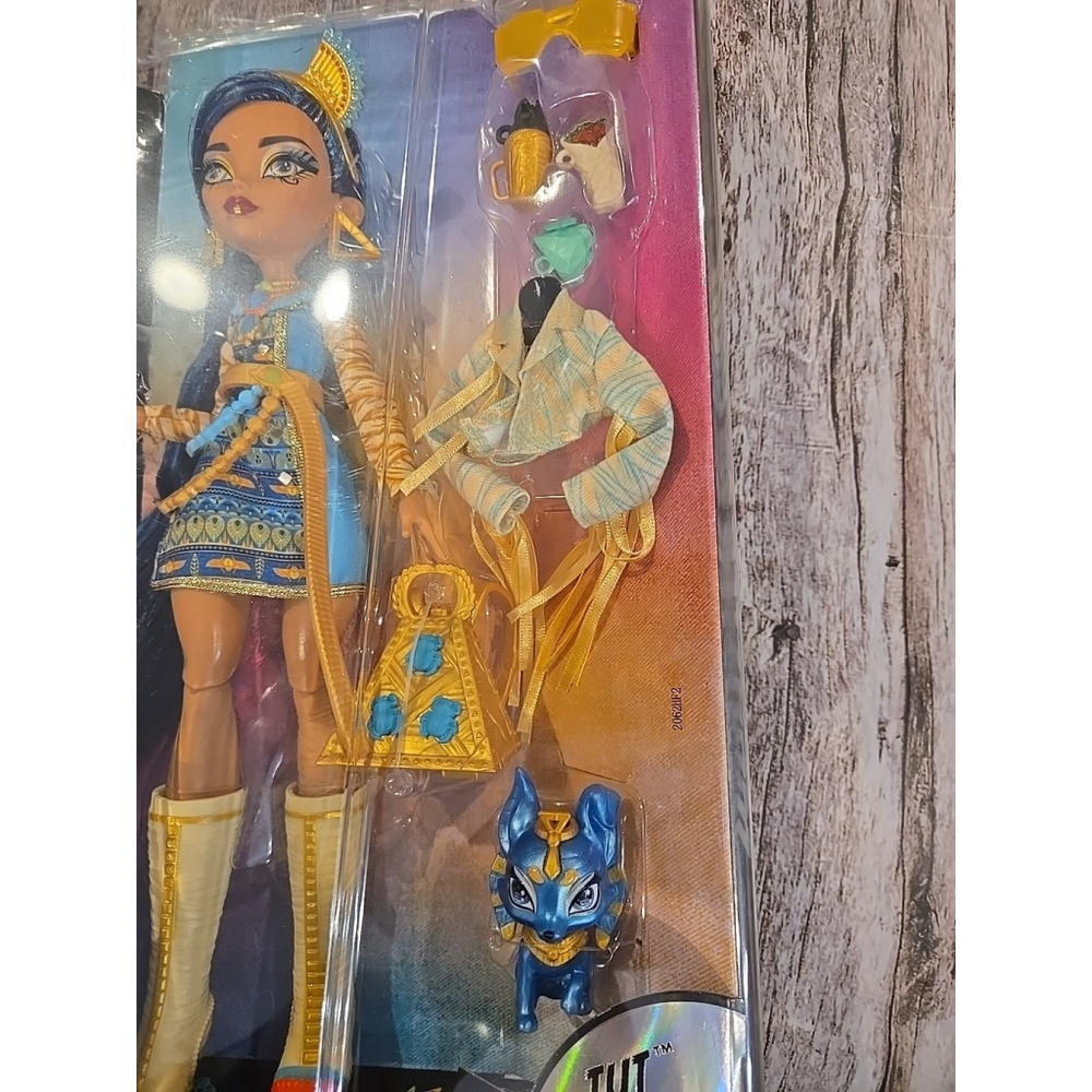Monster High Leo DeNile With TUT & Accessories New/Box Has A Little Damage (091) - Picture 2 of 8